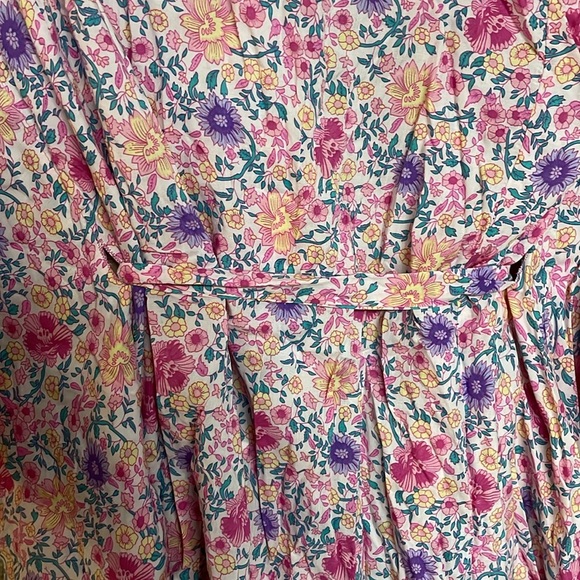 Kori size Medium Open Floral Pink Kimono Wrap with Waist Tie and Wide Sleeves - Picture 7 of 8